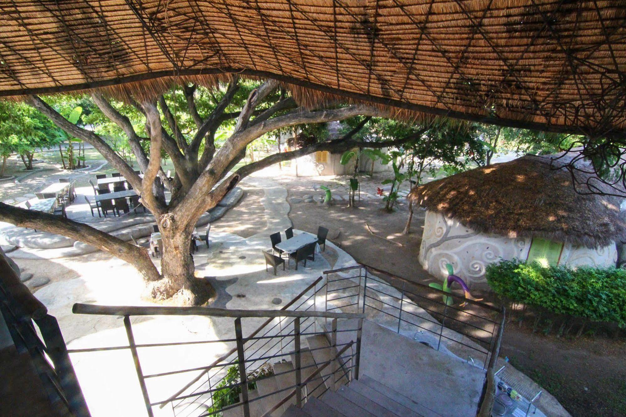 Hotel Naidee Sculptured Huts HHQ Exterior foto